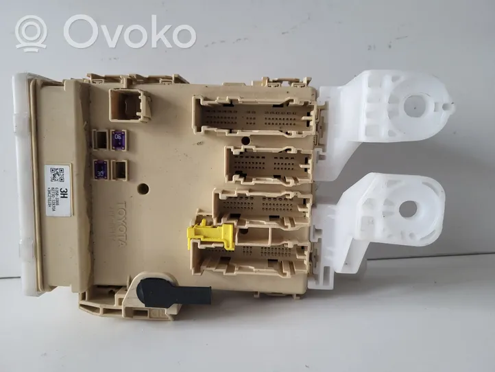 Toyota Auris E180 Module de fusibles 