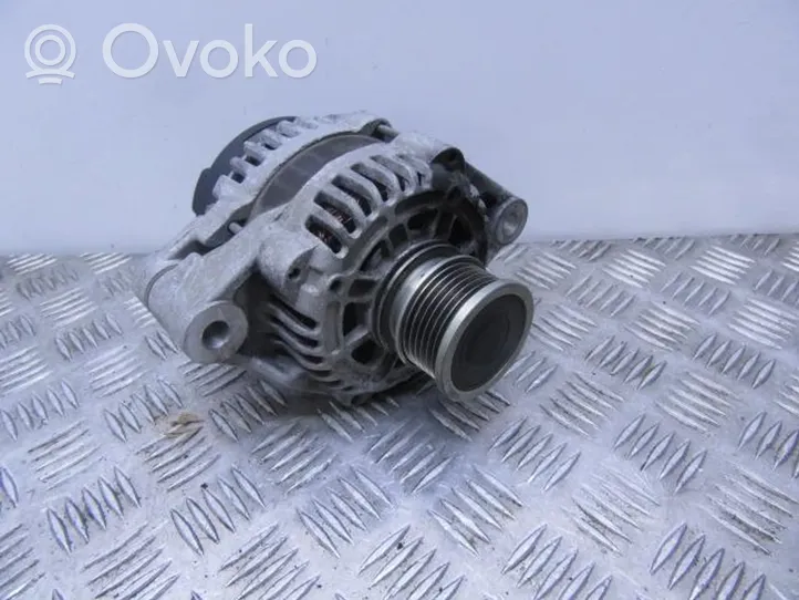 Opel Zafira B Generatore/alternatore 13579668