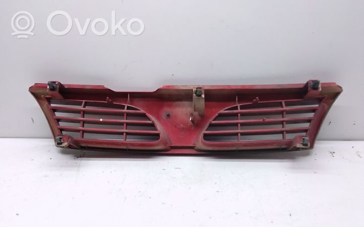 Nissan Almera Etupuskurin ylempi jäähdytinsäleikkö 623100N000