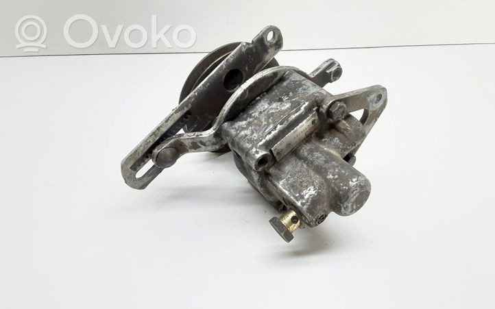 BMW 5 E34 Vairo stiprintuvo siurblys 1133386