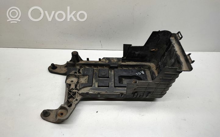 Volkswagen Golf V Vassoio batteria 1K0915333