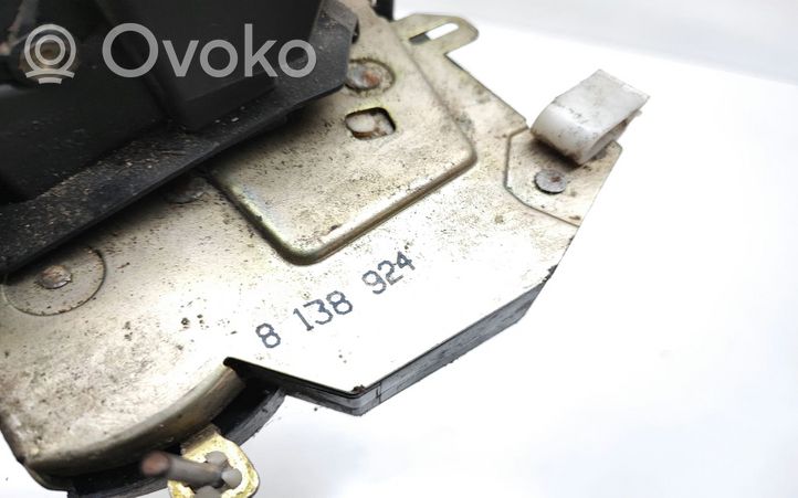 BMW 5 E34 Zamek drzwi przednich 8138924