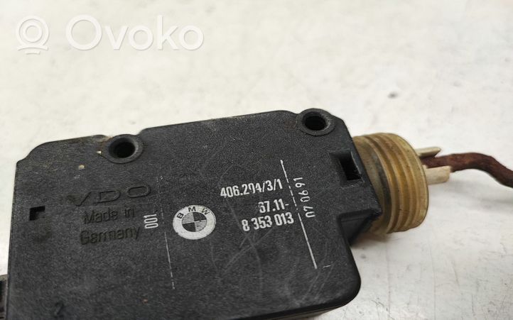 BMW 3 E36 Degalų bako dangtelio spynos varikliukas 8353013