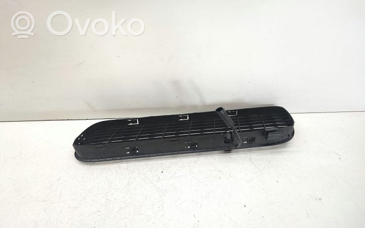 BMW 5 E60 E61 Grotelės dangčio plokštumoje 8402670