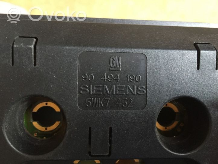 Opel Omega B2 Monitor / wyświetlacz / ekran 90494190