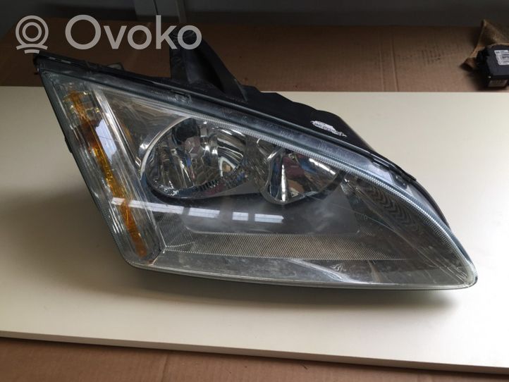 Ford Focus Lampa przednia 0374D