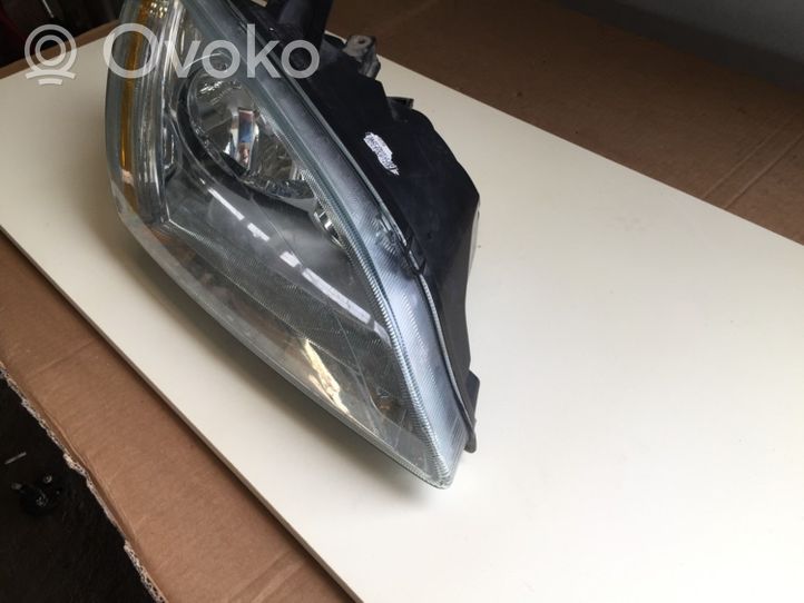 Ford Focus Lampa przednia 0374D