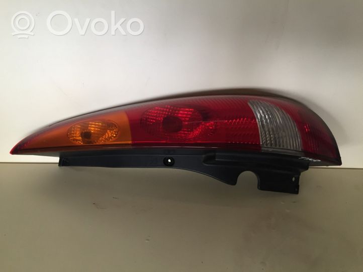 Nissan Almera Tino Feux arrière / postérieurs 26550BU001