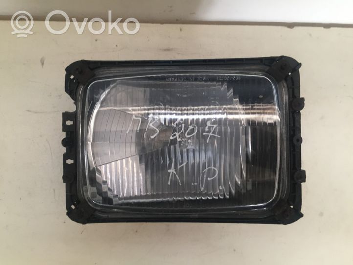 Mercedes-Benz 207 310 Lampa przednia 12130100