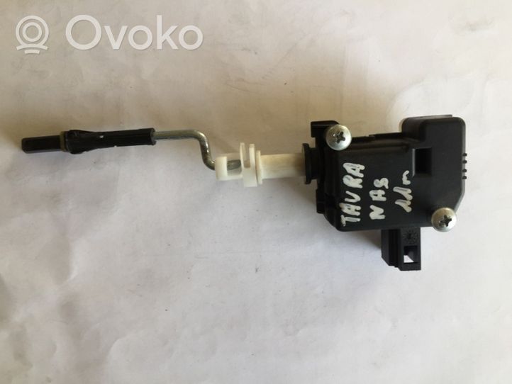 Volkswagen Touran II Moteur de verrouillage trappe à essence 1T0810773A