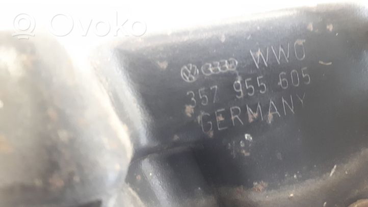 Volkswagen PASSAT B3 Mechanizm i silniczek wycieraczek szyby przedniej / czołowej 357955605