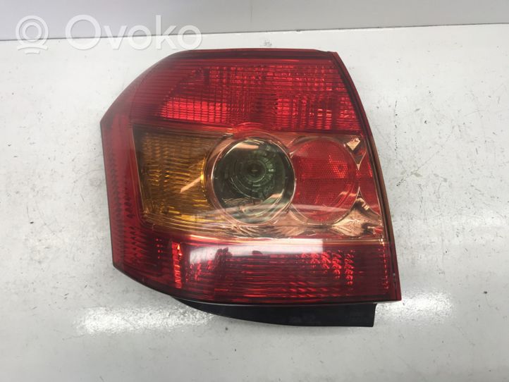 Toyota Corolla E120 E130 Lampa tylna 