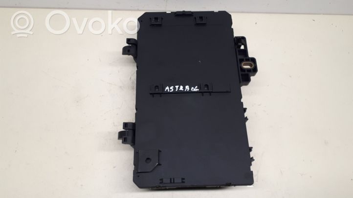 Opel Astra H Module de fusibles 13268287