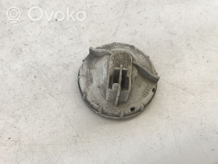 Volkswagen PASSAT B2 Cache-poussière de phare avant 123758