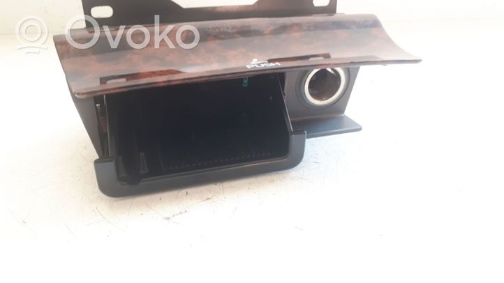 Volvo S40, V40 Peleninė panelėje 30809985