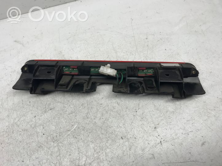 Mazda Demio Kolmas/lisäjarruvalo UST33124