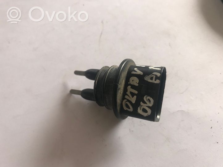 Skoda Octavia Mk2 (1Z) Sensore di livello liquido lavavetri parabrezza 7M0919376