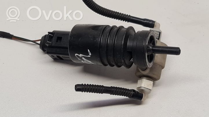 Volkswagen Touran I Pompa spryskiwacza szyby przedniej / czołowej 1K6955651