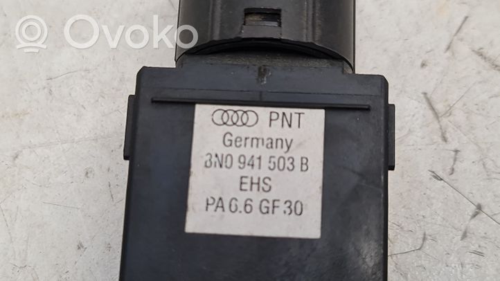 Audi TT Mk1 Przycisk / Przełącznik ogrzewania szyby przedniej / czołowej 8N0941503B