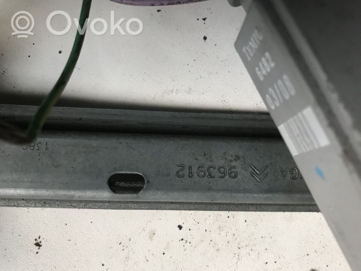 Citroen C3 Elektryczny podnośnik szyby drzwi przednich 400619F