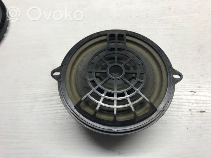 Renault Clio III Haut-parleur de porte avant 281447447R