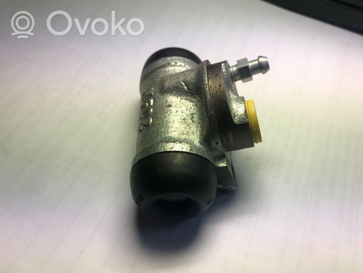 Renault 19 Tylny cylinder hamulcowy 4581