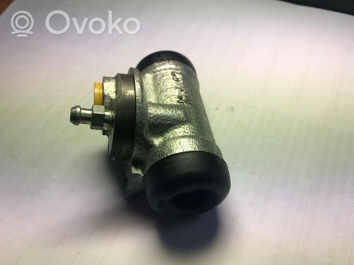 Renault 19 Tylny cylinder hamulcowy 4582