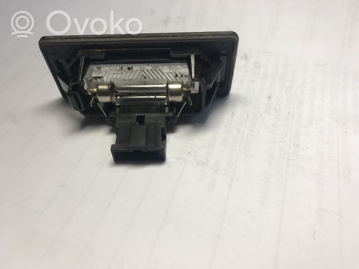 Audi A4 S4 B8 8K Lampa oświetlenia tylnej tablicy rejestracyjnej 8T0943021