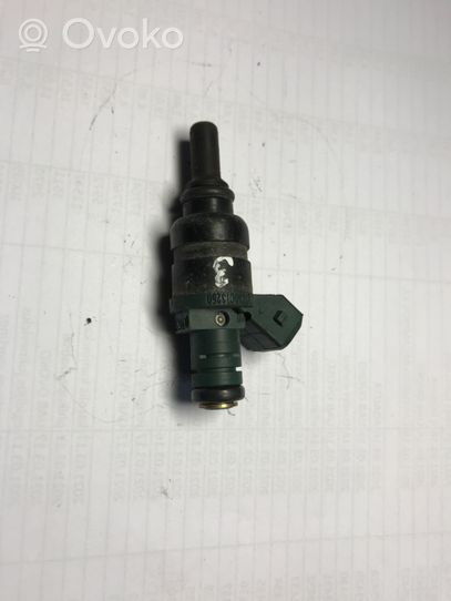 KIA Rio Injecteur de carburant 0K30C13250