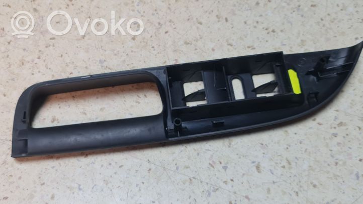 Skoda Octavia Mk2 (1Z) Rivestimento pulsantiera finestrino della portiera anteriore 1Z2867172