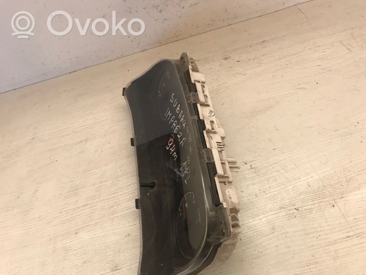 Subaru Impreza I Compteur de vitesse tableau de bord 831001E810