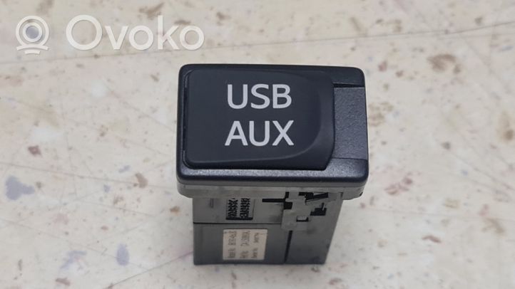 Lexus CT 200H Gniazdo / Złącze USB 8619048030