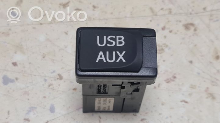 Lexus CT 200H Connecteur/prise USB 8619048030