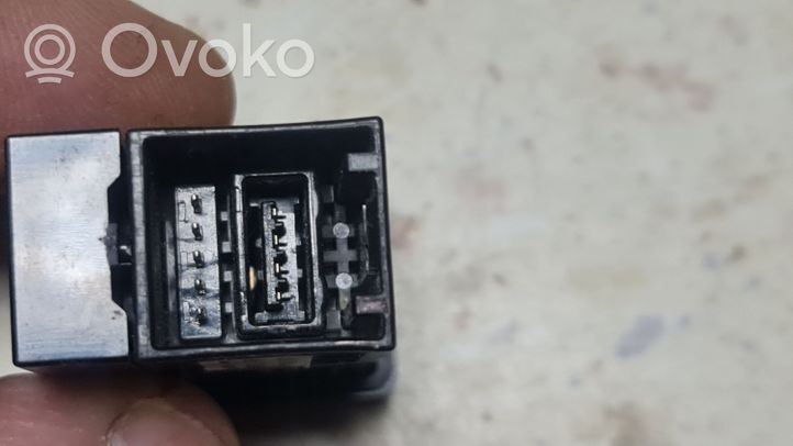 Lexus CT 200H Connecteur/prise USB 8619048030