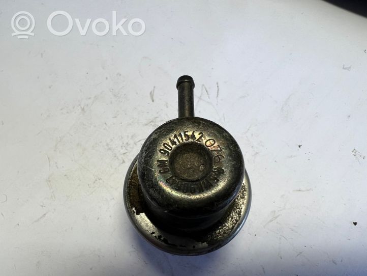 Opel Vectra B Fuel pressure regulator 90411542