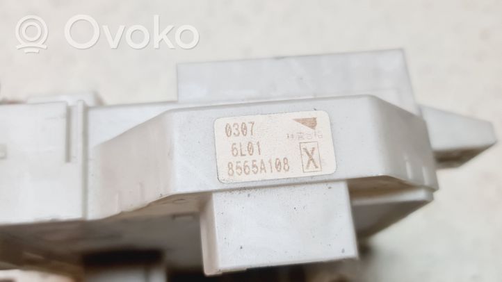 Mitsubishi Colt Ramka / Moduł bezpieczników 8565A108