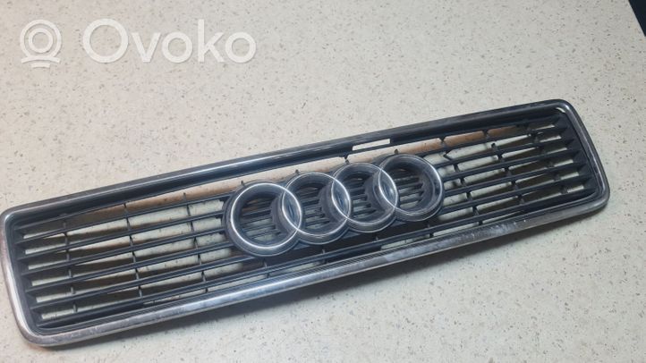 Audi 100 S4 C4 Grotelės viršutinės 4A0853651