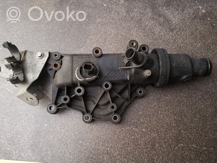 Renault Megane III Boîtier de thermostat / thermostat 8200158269