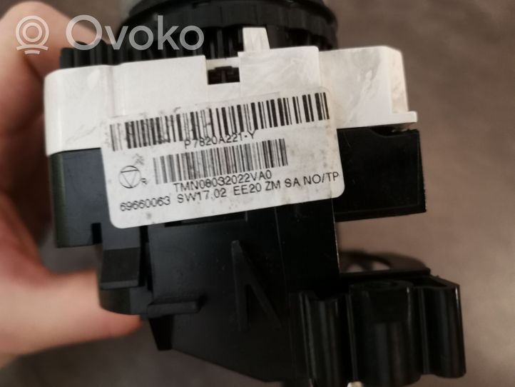 Mitsubishi Colt Oro kondicionieriaus/ klimato/ pečiuko valdymo blokas (salone) 69660063