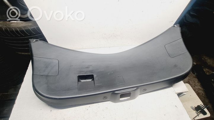 Mazda 3 II Takaluukun alaosan verhoilu BBN968960