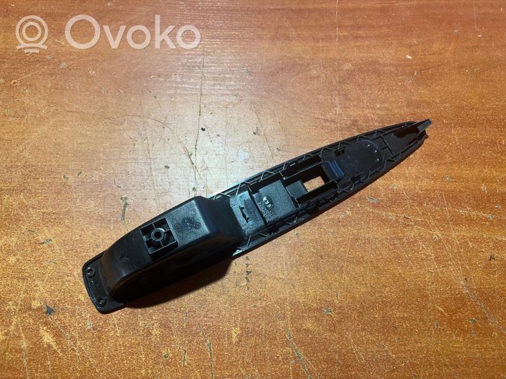 Citroen C4 I Support bouton lève vitre porte avant 9650912377