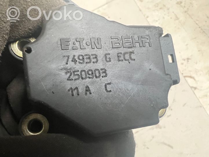 Volvo V70 Motor/activador trampilla de calefacción 74933GECC