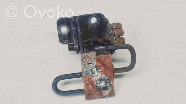 Volkswagen Golf IV Front door lower hinge 4B0831412B