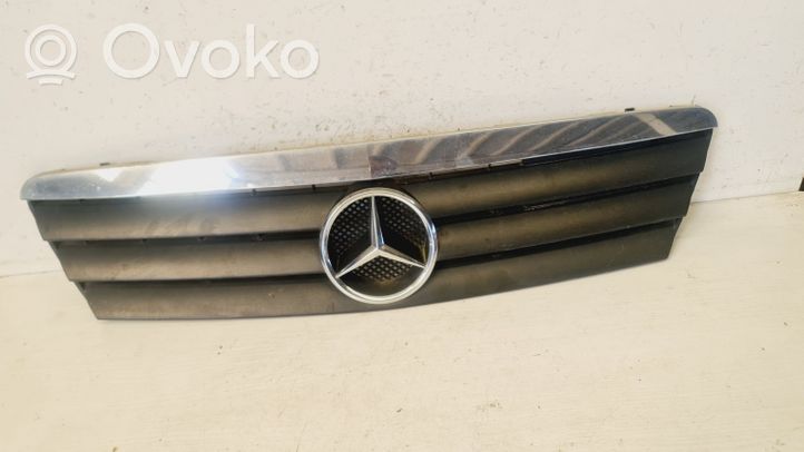 Mercedes-Benz A W168 Grille calandre supérieure de pare-chocs avant 1688800983