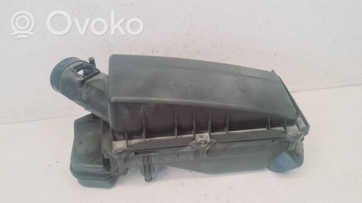 Ford Mondeo Mk III Caja del filtro de aire 3S719600BA