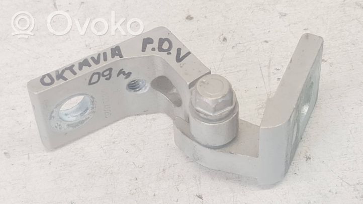 Skoda Octavia Mk2 (1Z) Zawias górny drzwi przednich 6Y0833402C