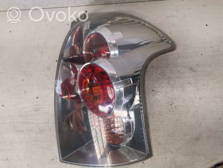 Toyota Corolla Verso AR10 Lampa tylna E410173