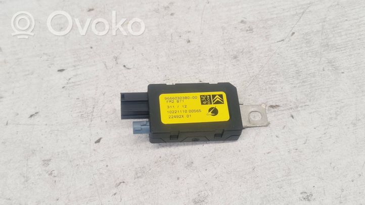 Citroen C4 II Pystyantennivahvistin 9666030380