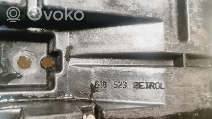Volvo S40, V40 Boîte de batterie 864204