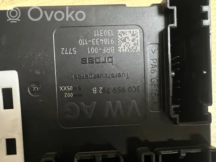 Volkswagen Tiguan Silniczek podnośnika szyby drzwi przednich 5N0959702F